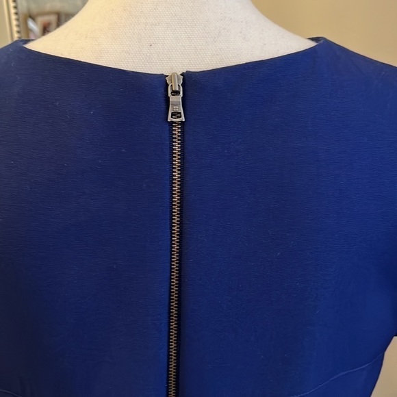 BCBGMAXAZRIA Short Sleeved Blue & Black Colorblock Dress Size 10 - Picture 6 of 10